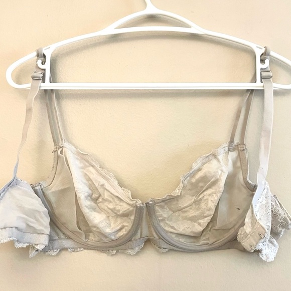 4/$10🎄Scandal Paris Lace Underwire Bra - Silver 32D - Picture 8 of 9